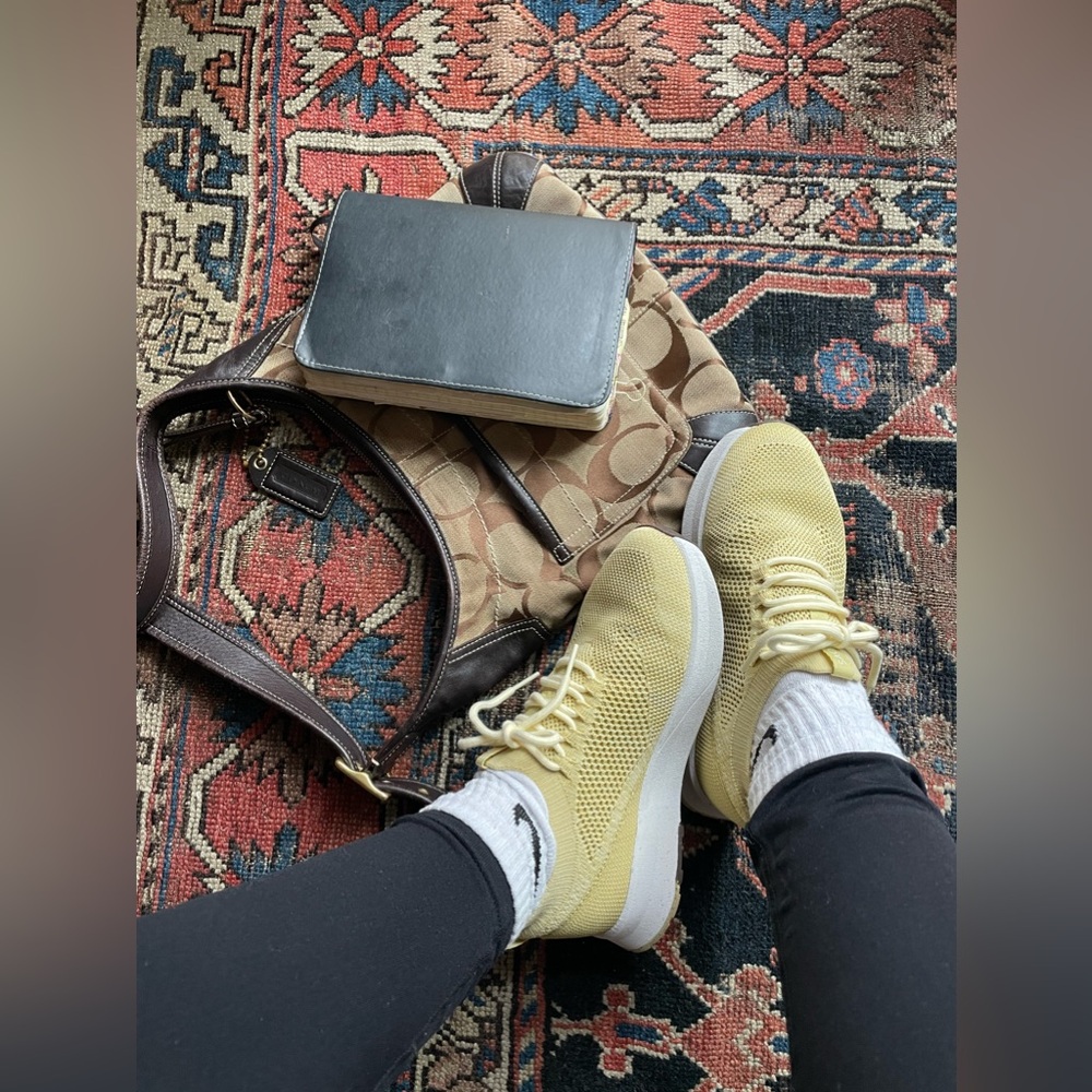 Saola sneakers in lime size 7.5 gym shoes